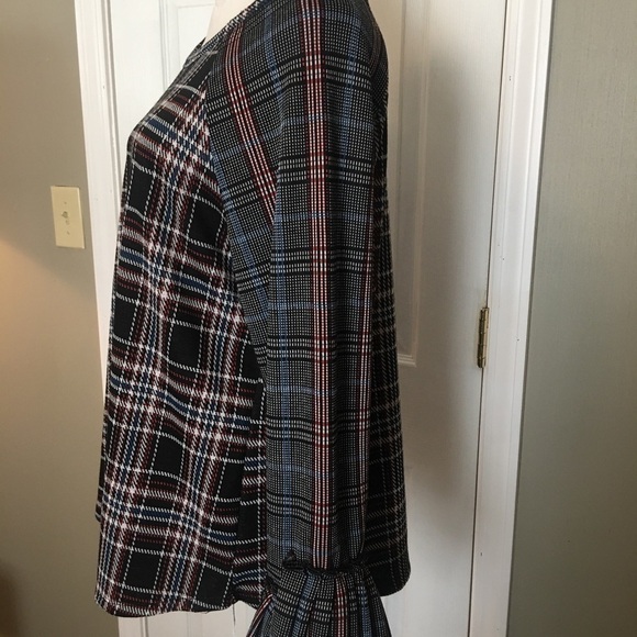 Hannah XL long sleeve pull over tunic top.”Contrasting plaid. Pleated cuffs. - Picture 6 of 8